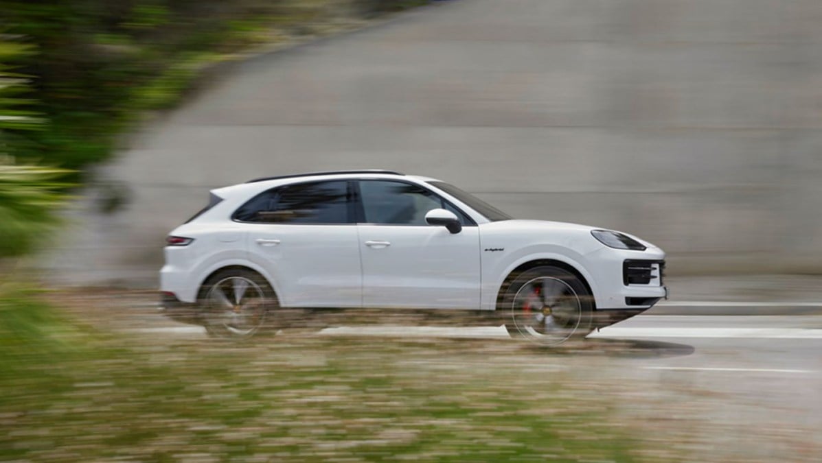 2024 Porsche Cayenne Facelift vs. 2024 BMW X5 LCI Which Premium